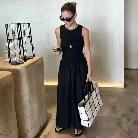 Elara Dress – Sleek with vintage flair
