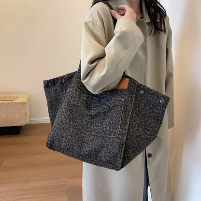 Fashionable leopard shoulder bag with square shape and durable handles